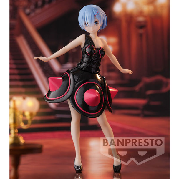 Profil latéral de la figurine Rem Morning Star avec sa tenue bleue et blanche