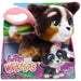 Peluche interactive FurReal Walkalots Bernedoodle vue de face avec sa laisse noire attachée au collier