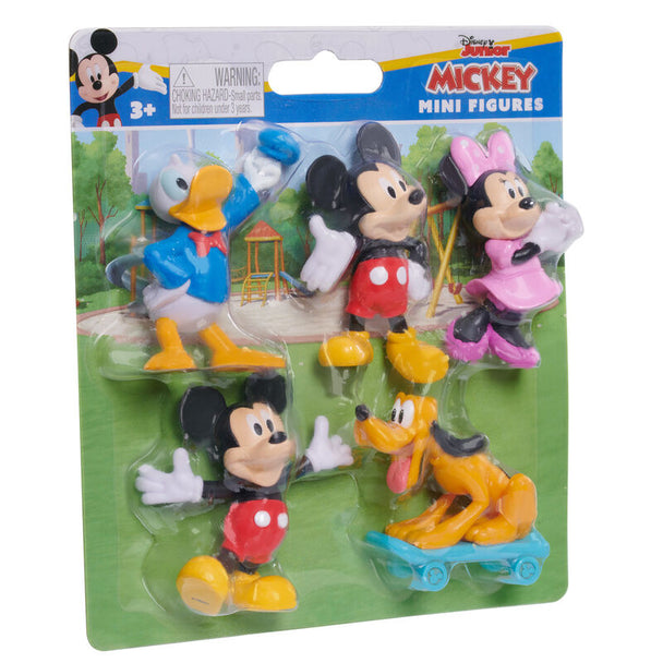 Pack de 5 figurines Disney Mickey JUST PLAY disposées sur fond blanc, montrant les détails colorés de chaque personnage