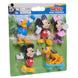 Pack de 5 figurines Disney Mickey JUST PLAY disposées sur fond blanc, montrant les détails colorés de chaque personnage