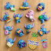 Vue latérale de la figurine Stitch Disney 5cm avec expression malicieuse et couleurs vives