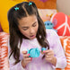 Ensemble des quatre images montrant la figurine Stitch Disney dans différentes positions et angles