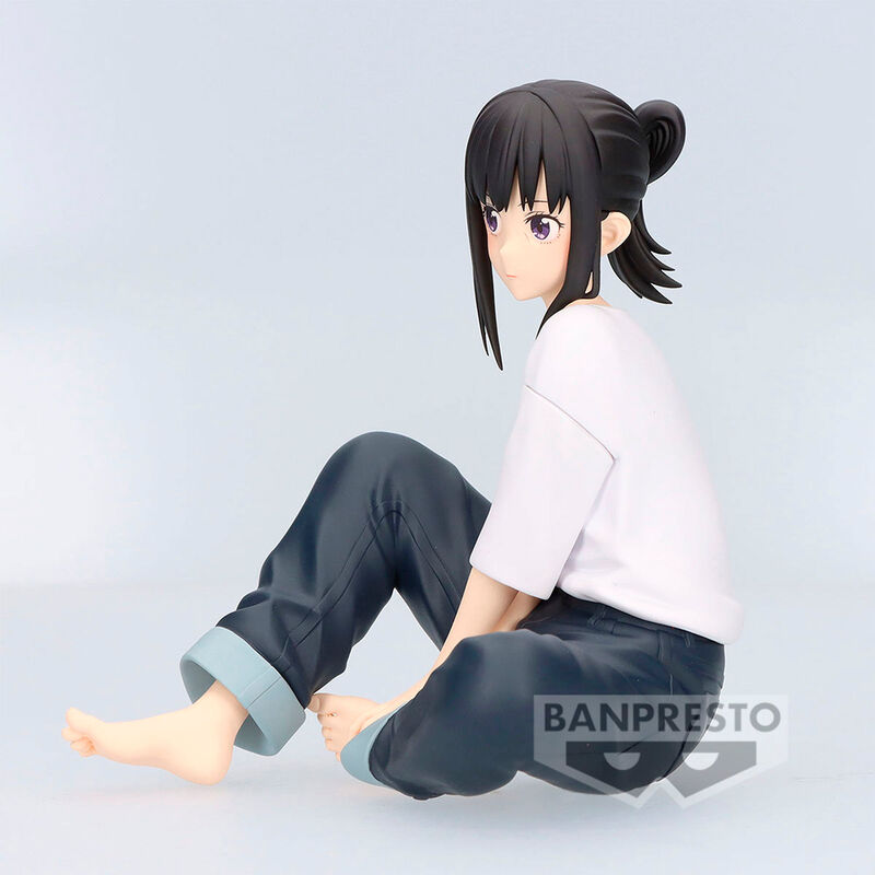 Vue latérale de la figurine Takina Inoue 11cm montrant la qualité des finitions et les couleurs vives