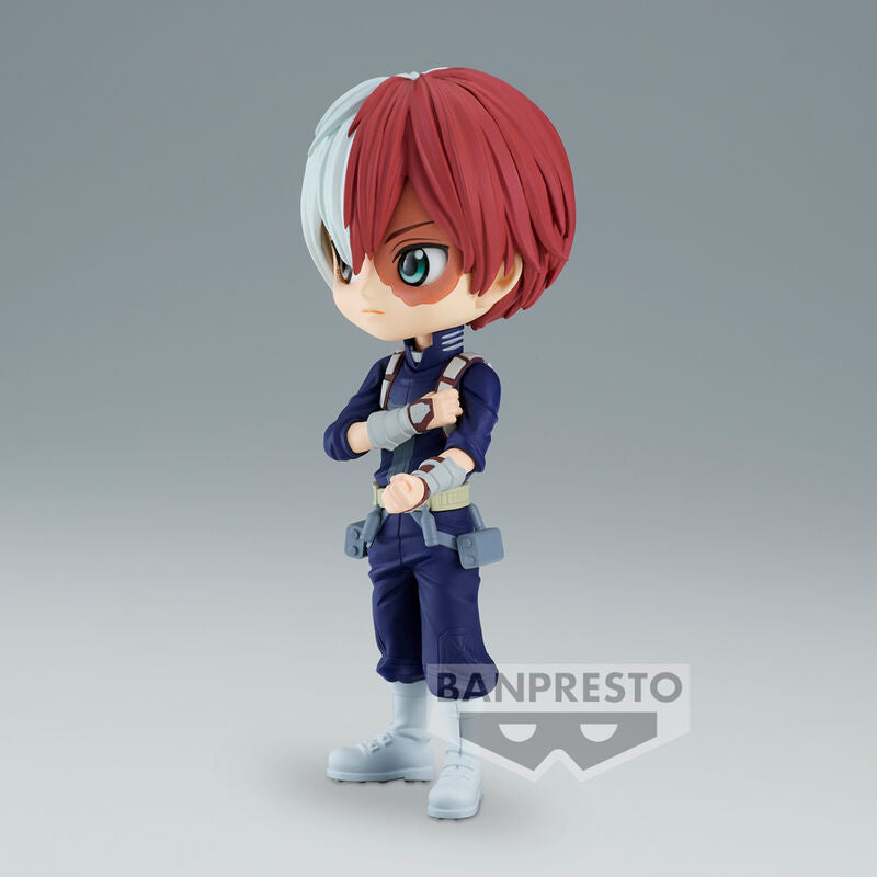 Vue latérale de la figurine Shoto Todoroki Q Posket avec ses vêtements caractéristiques