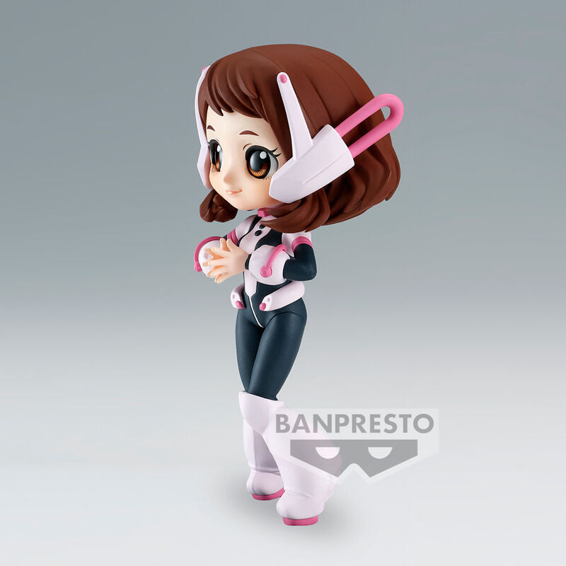 Vue rapprochée sur le visage et les yeux expressifs de la figurine Ochaco Uraraka Q Posket 13cm