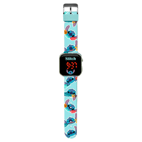 Montre Disney Stitch avec affichage LED lumineux posée sur fond blanc, vue de face