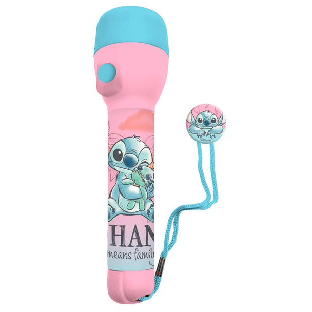 Vue rapprochée de la lampe torche Disney Stitch allumée montrant la lumière LED brillante et le design enfantin