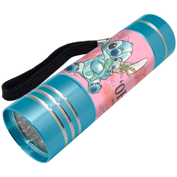 Zoom sur le corps aluminium robuste de la lampe torche Disney Stitch avec détails du personnage