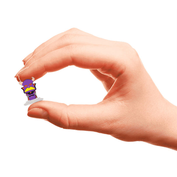 Zoom sur la figurine Bitty POP Zurg de la collection Disney Toy Story avec socle amovible