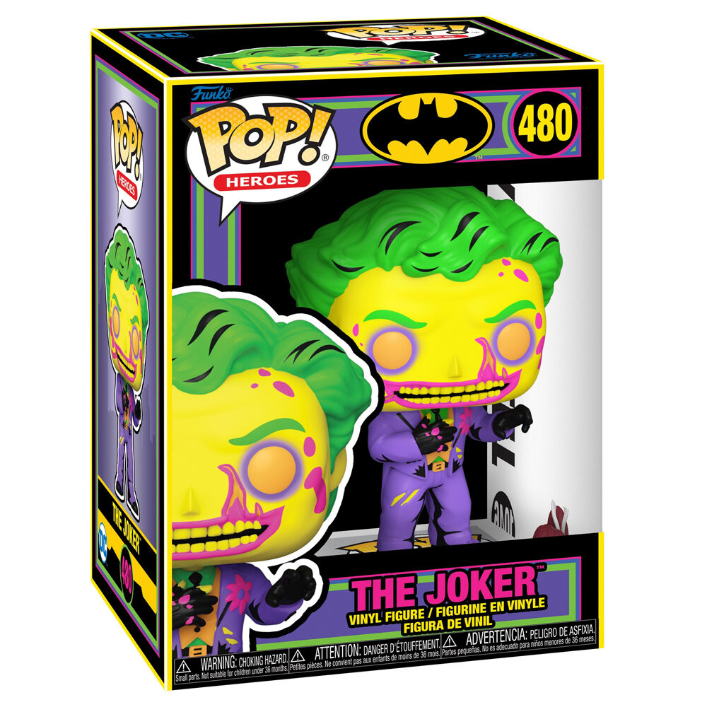 T-shirt Joker plié à côté de la figurine Funko POP pour illustrer le pack complet
