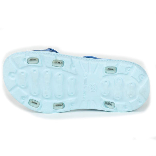 Vue latérale des sandales Disney Stitch CERDÁ montrant le design coloré et la fermeture pratique pour un bon maintien