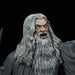 Figurine Gandalf en Moria de 18 cm vue de face avec détails précis et tenue grise