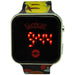 Montre LED Pokémon portée au poignet d'un enfant, démontrant son style et sa praticité.
