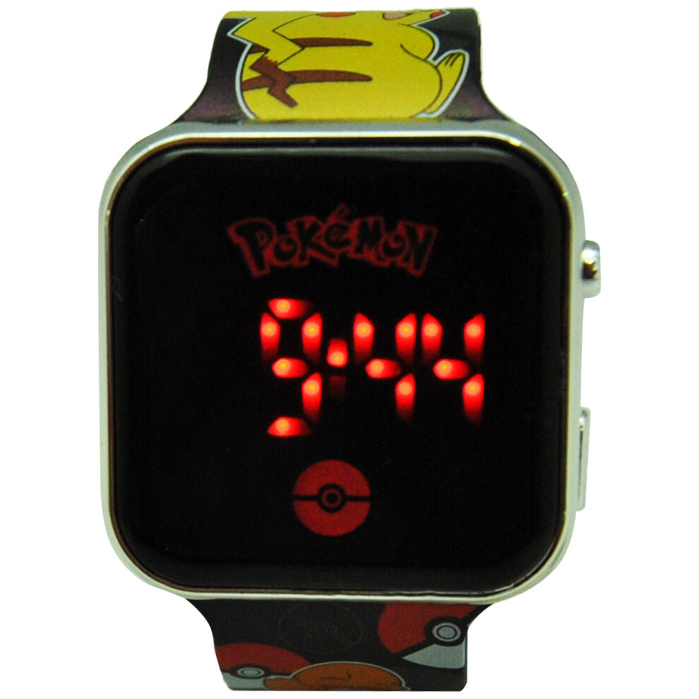 Montre LED Pokémon portée au poignet d'un enfant, démontrant son style et sa praticité.