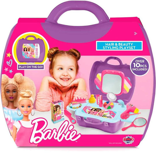 Coffret Barbie Hair & Beauty MATTEL fermé, prêt à être emporté partout pour jouer à la coiffure et la beauté.