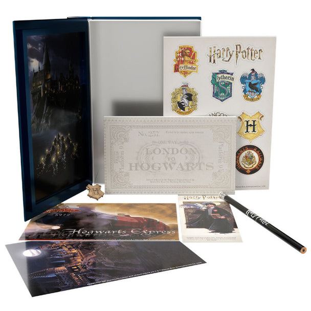 Marque-page, cartes postales exclusives et crayon inclus dans le coffret collector Harry Potter CYP BRANDS