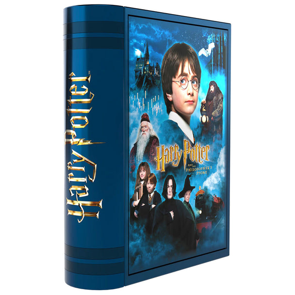 Vue du coffret collector Harry Potter et la Pierre Philosophale avec boîte métallique élégante et accessoires visibles
