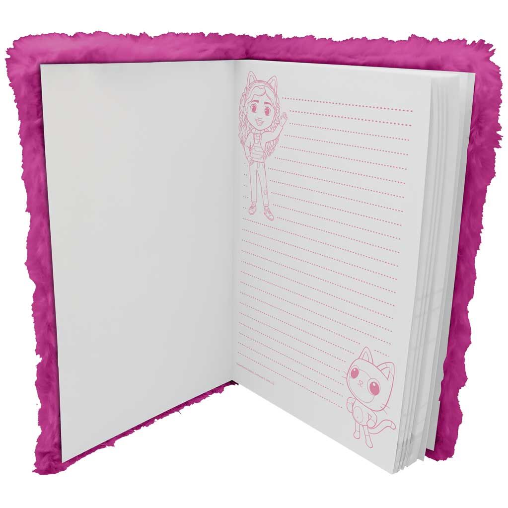 Carnet en peluche Gabbys Dollhouse avec couverture douce et dimensions 15x21 cm posé sur une surface blanche