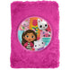 Vue rapprochée du carnet Gabbys Dollhouse montrant la texture pelucheuse et les détails colorés de la couverture