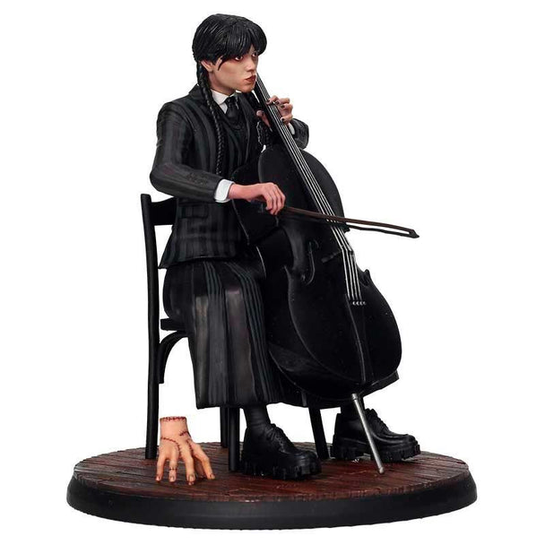 Zoom sur la figurine Wednesday Cello 15cm montrant la qualité du matériau et la finition