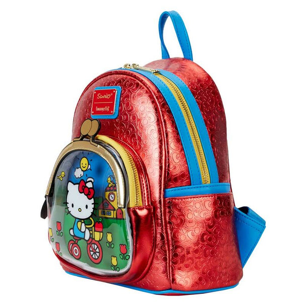 Zoom sur le pendentif en silicone Hello Kitty accroché à la fermeture éclair du sac à dos Loungefly