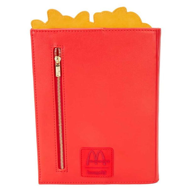 Gros plan sur les finitions embossées et brodées du carnet Loungefly McDonald's Frites