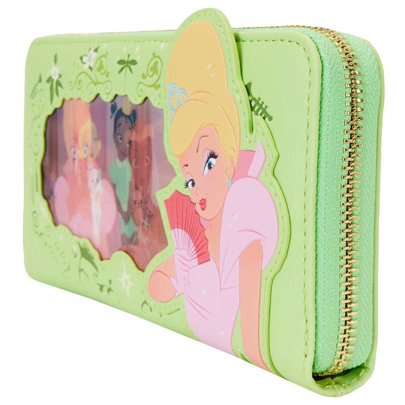 Détail des appliqués et motifs embossés lenticulaires sur le portefeuille Loungefly Disney La Princesse et la Grenouille