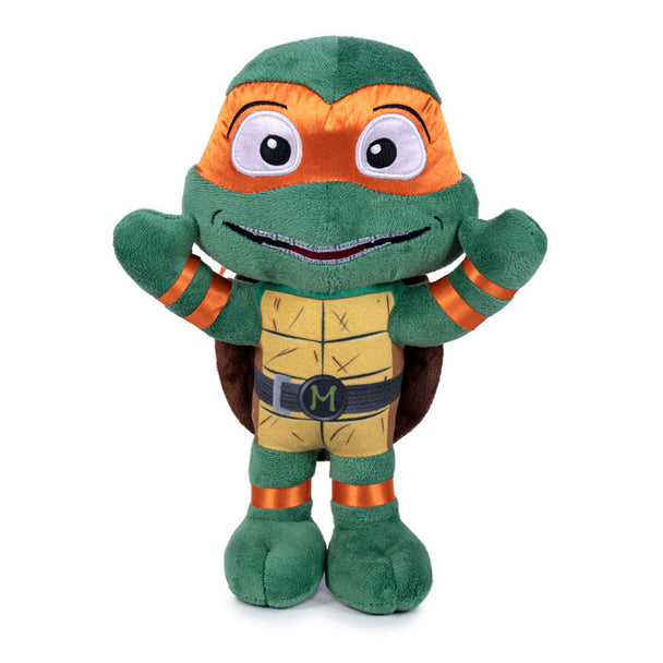 Peluche Michelangelo Tortues Ninja Mutant Mayhem de 21cm en tissu doux, vue de face avec détails colorés et logo PLAY BY PLAY.