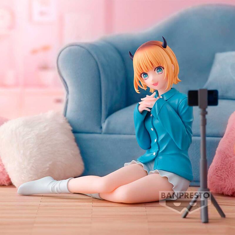 Vue rapprochée sur le visage expressif de la figurine Memcho Oshi no Ko