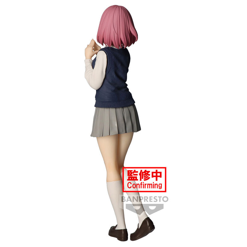 Zoom sur les détails scintillants et les couleurs vives de la figurine Ririsa Amano 22cm