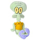 Ensemble de plusieurs peluches SpongeBob assorties alignées sur une étagère