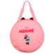 Sac de plage Disney Minnie porté à l'épaule lors d'une journée ensoleillée à la plage