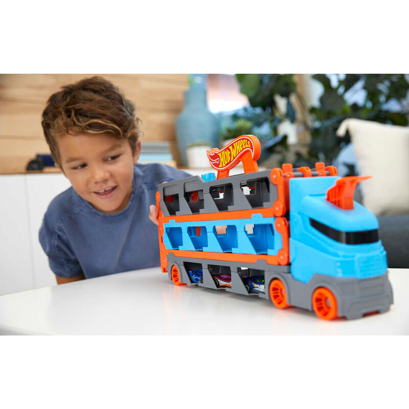 Vue rapprochée des 3 voitures Hot Wheels à l'échelle 1:64 incluses dans le set