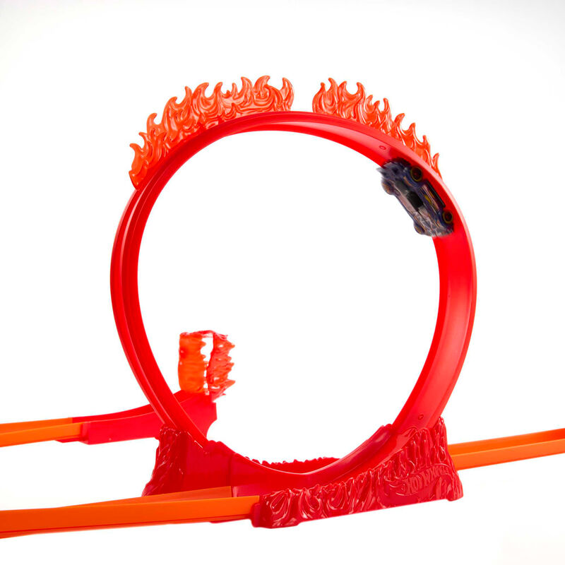 Vue d’ensemble du set Hot Wheels Flame Stunt Pack avec voiture et éléments de piste enflammés