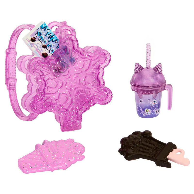 Mascotte mammouth Tundra aux côtés de la poupée Monster High Abbey Bominable prête pour l'aventure