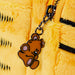 Sac à dos Garfield & Pooky Loungefly porté sur le dos d'un mannequin en extérieur urbain