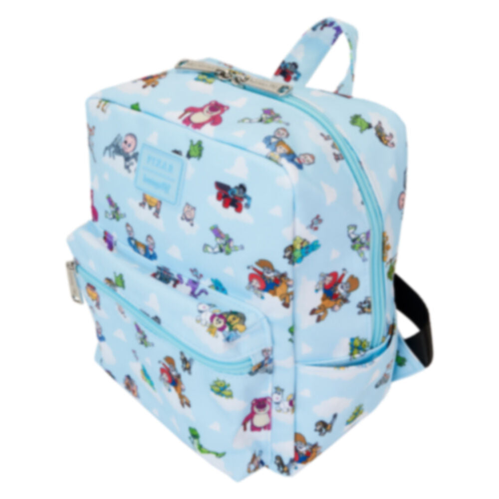 Sac à dos Loungefly Toy Story porté sur l'épaule, illustrant son style et sa taille pratique