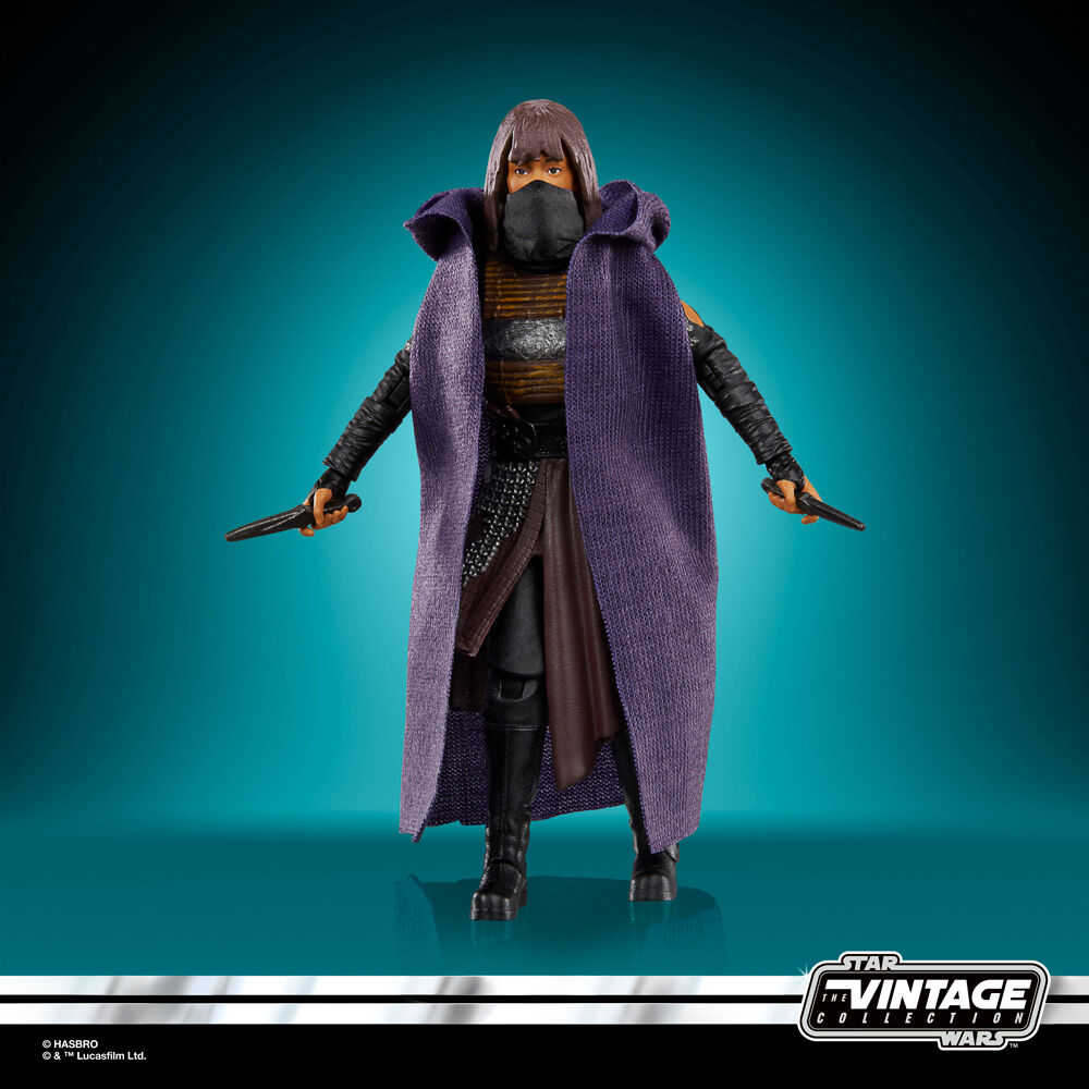 Figurine articulée Star Wars The Acolyte Mae Assassin de 9,5 cm vue de face avec accessoires