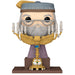 Vue rapprochée de la figurine Funko POP Deluxe Dumbledore avec podium, montrant les détails du vinyle et la qualité de la peinture.