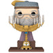 Vue rapprochée de la figurine Funko POP Deluxe Dumbledore avec podium, montrant les détails du vinyle et la qualité de la peinture.
