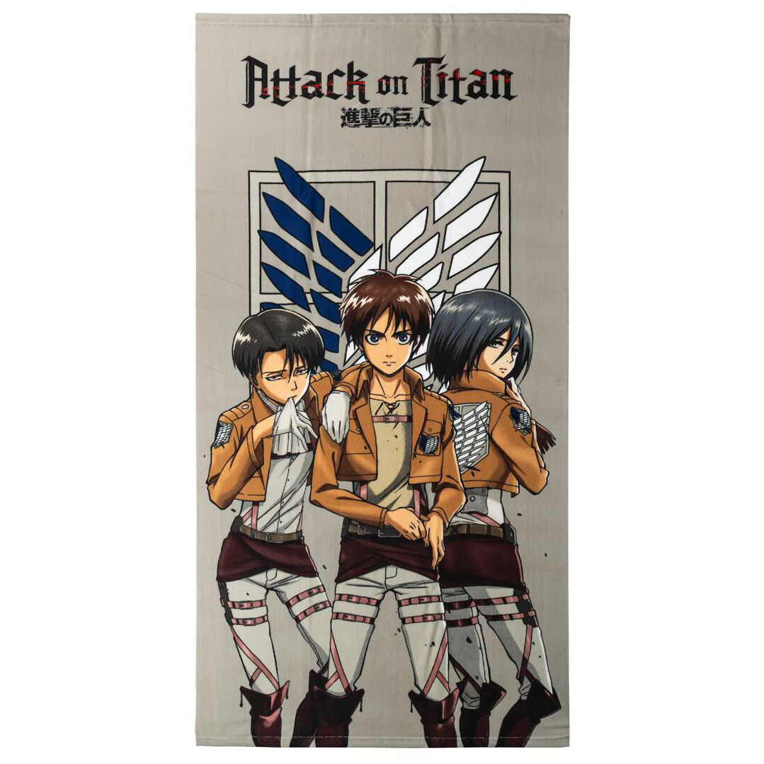 Serviette de plage Attack on Titan en microfibre 70x140cm avec design officiel CERDÁ, parfaite pour la plage et la piscine.