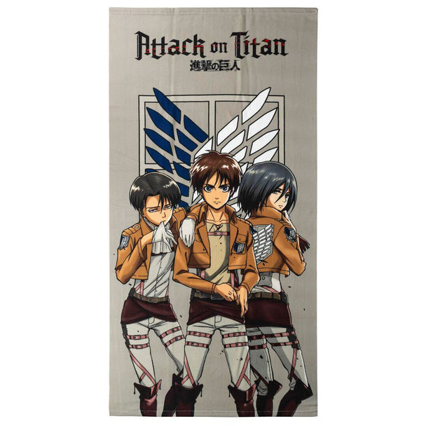 Serviette de plage Attack on Titan en microfibre 70x140cm avec design officiel CERDÁ, parfaite pour la plage et la piscine.