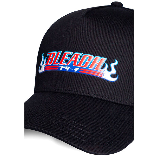Profil latéral de la casquette Bleach montrant la forme structurée et les coutures soignées