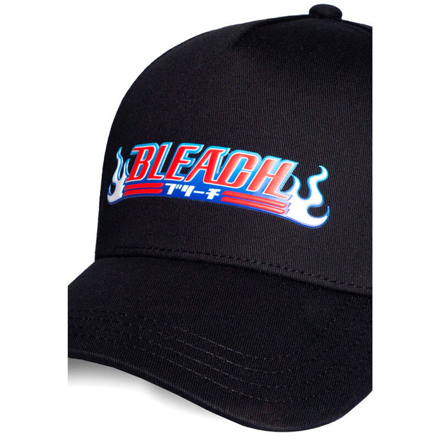Profil latéral de la casquette Bleach montrant la forme structurée et les coutures soignées