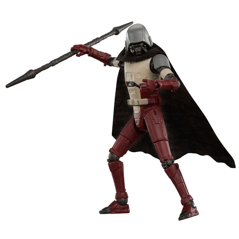 Comparaison de taille de la figurine Ashoka HK-87 Assassin Droid à côté d’un objet courant