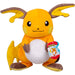 Vue latérale de la peluche Raichu Pokémon illustrant la qualité des finitions JAZWARES