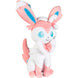 Peluche Pokémon Sylveon de 20 cm vue de face avec ses rubans caractéristiques et ses couleurs pastel.