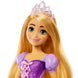 Accessoires inclus : chaussures roses et tiara dorée pour la poupée Raiponce