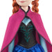 Poupée Anna Frozen tenant ses accessoires interchangeables pour changer de look