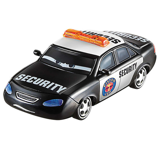 Enfant jouant avec une voiture métal Disney Pixar Cars sur un circuit de jeu